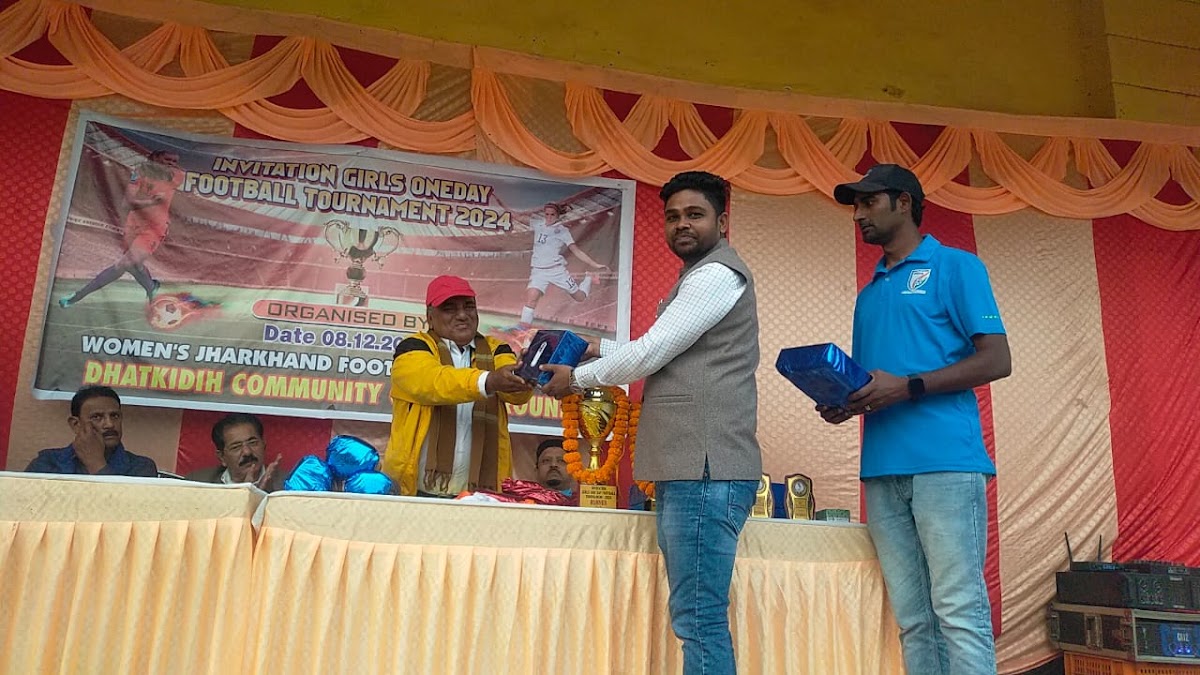 Guest of Honor Presentation: Trophy & souvenir felicitation